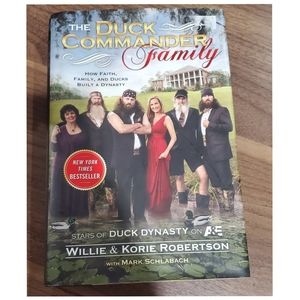 NWT The Duck Commander Family Book